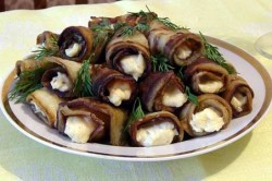 Рулетики из баклажанов
