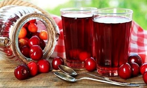 При обострении панкреатита даже компоты из черешни могут вызывать раздражение слизистой