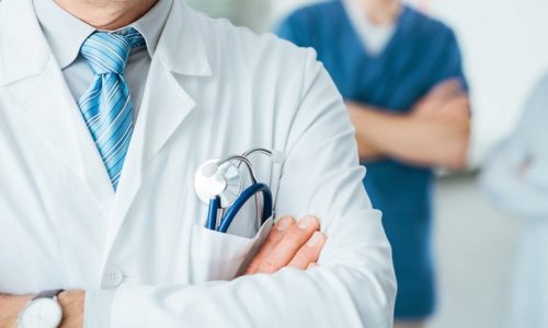 Чтобы не возникло ошибки при установлении точного диагноза, нужно правильно выбрать врача, лечащего поджелудочную железу