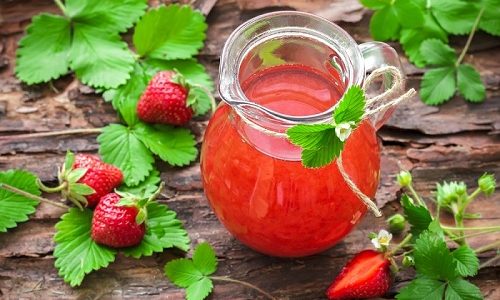 Ужин во вторник будет вкусным и полезным, если в конце запить его свежим компотом из ягод