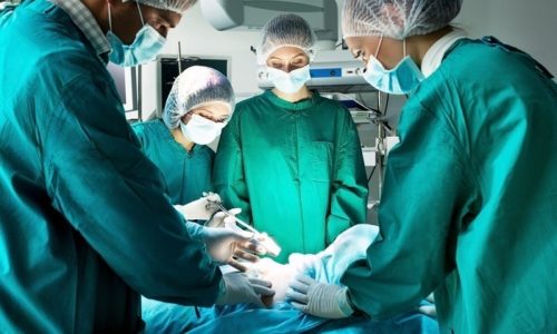 Для повышения шансов больного назначается комбинация хирургических методов с лучевой и химиотерапией
